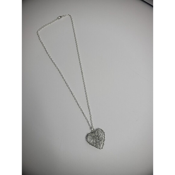 Vintage Silver Tone Chain Necklace Silver Tone Wire Wrapped Heart Pendant - Picture 11 of 11